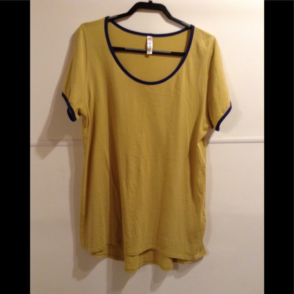 Short Sleeved Top - Picture 2 of 2